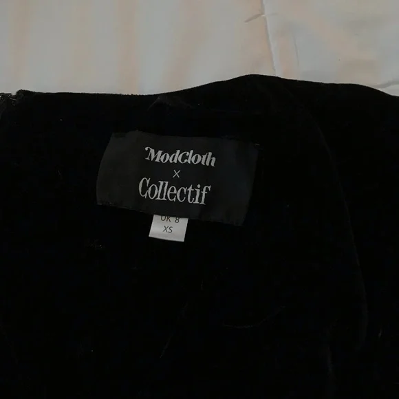 ModCloth x Collectif black velvet dress NWOT - Picture 3 of 6